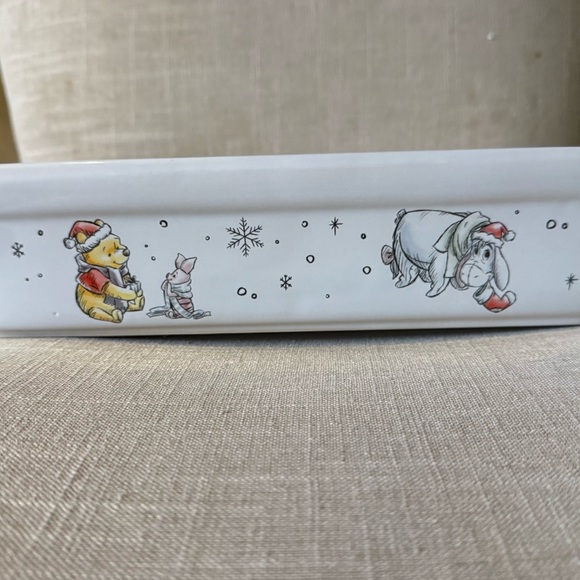 Disney Winnie the Pooh Ceramic Baking Dish with Festive Friends New without tags - Picture 2 of 6